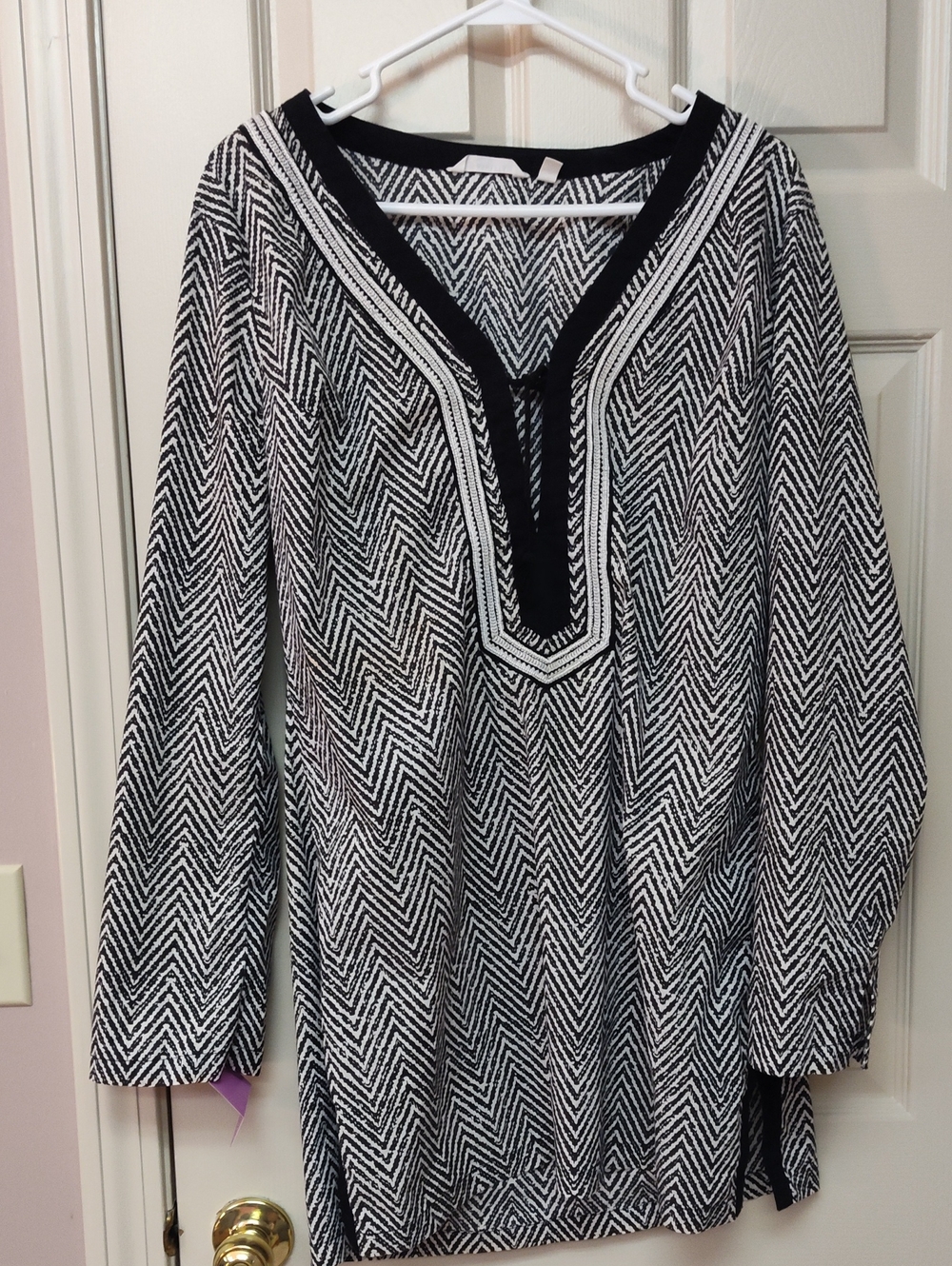 Athleta Black and White Chevron Long-Sleeve V-Neck Tunic Dress Swim Coverup